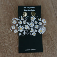 Load image into Gallery viewer, Wild Flower Studs