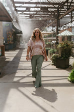 Load image into Gallery viewer, Solid Super Flare Jeans