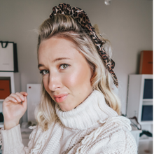 Load image into Gallery viewer, Darling Scrunchie