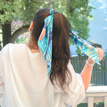 Load image into Gallery viewer, Darling Scrunchie