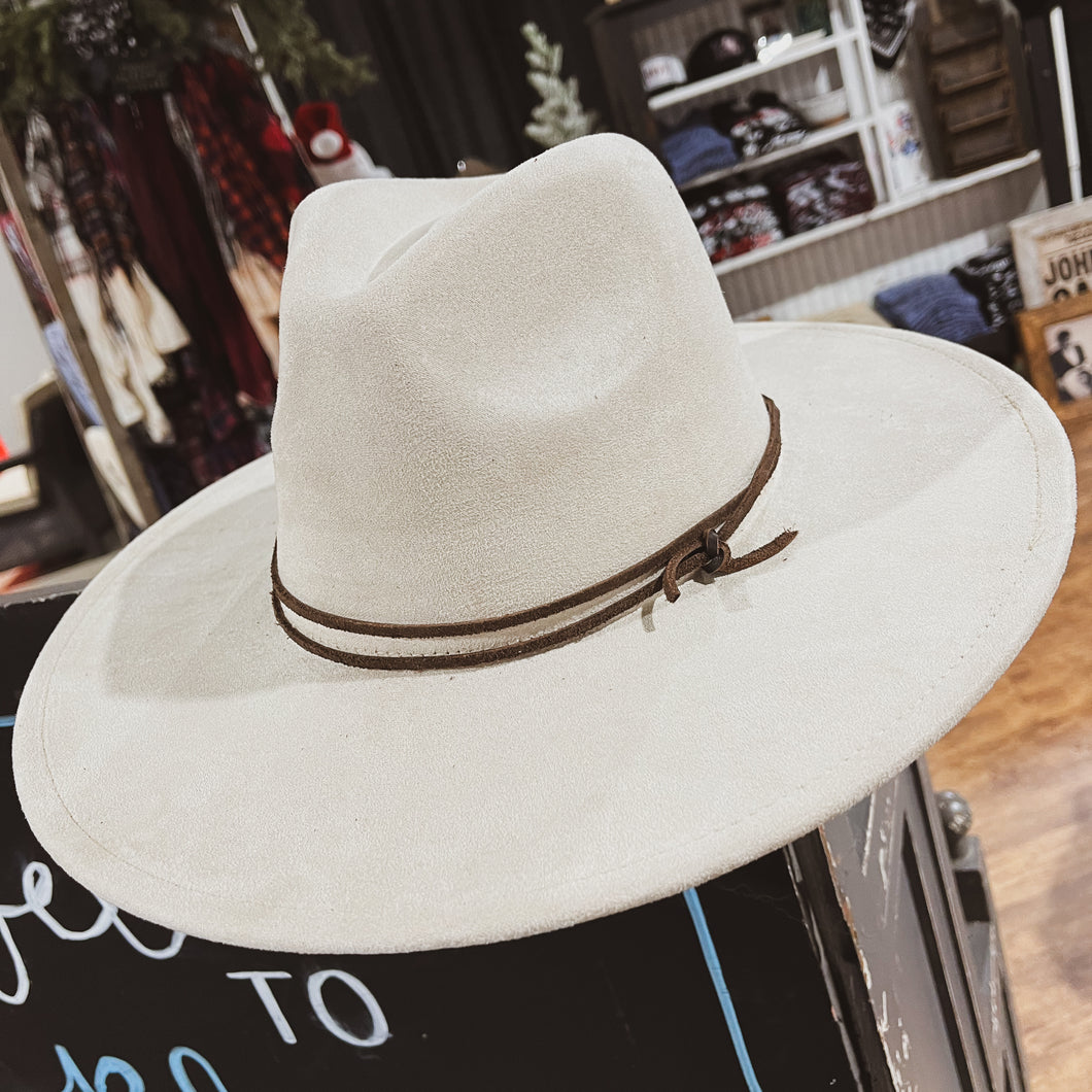 Lainey Wilson Hat