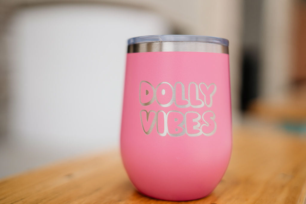 Dolly Vibes Wine Glass