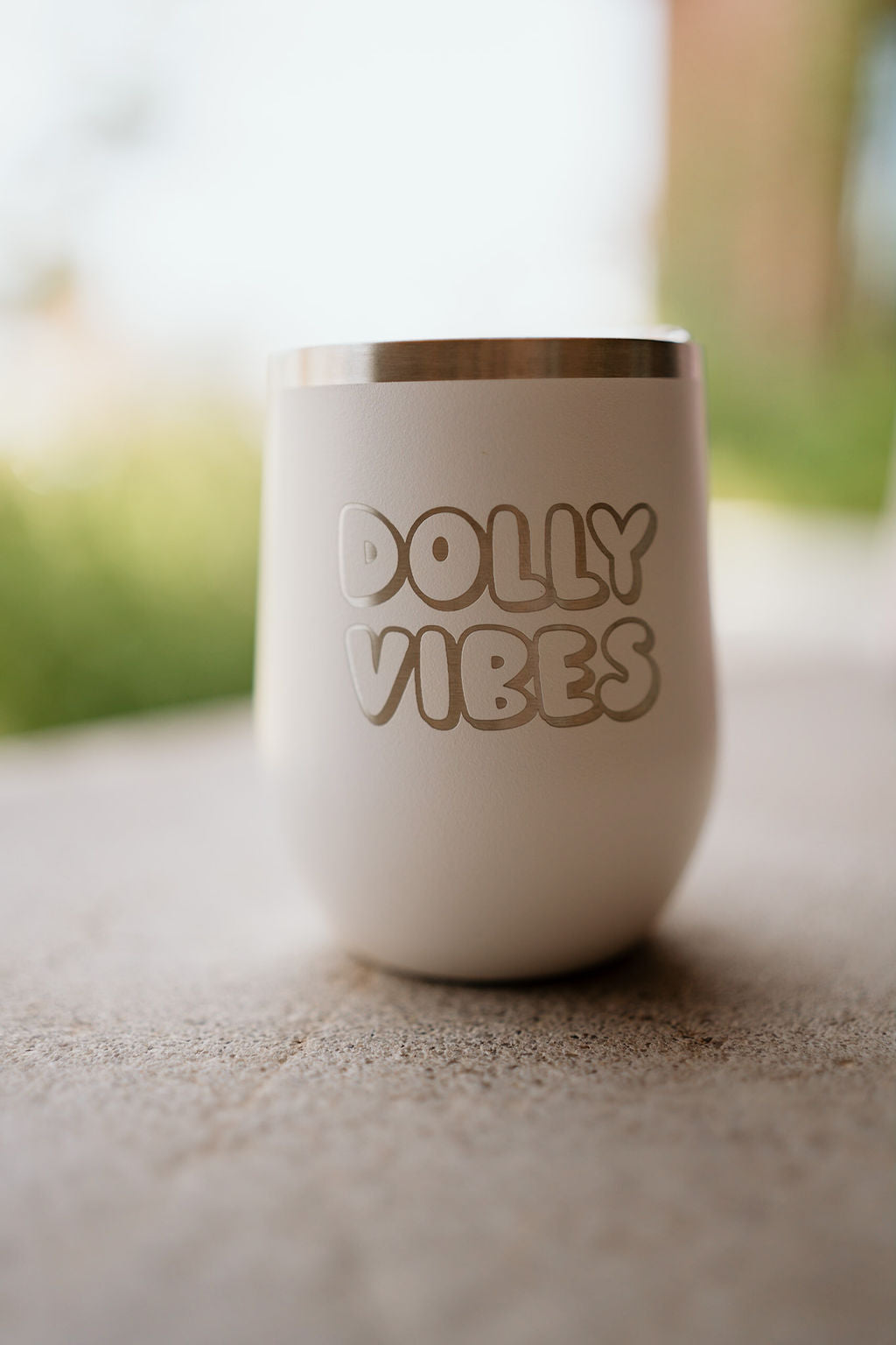 Dolly Vibes Wine Glass
