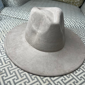 Lainey Wilson Hat