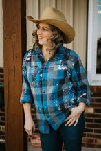 Load image into Gallery viewer, Blue Jean Bleached Flannel Cool Color
